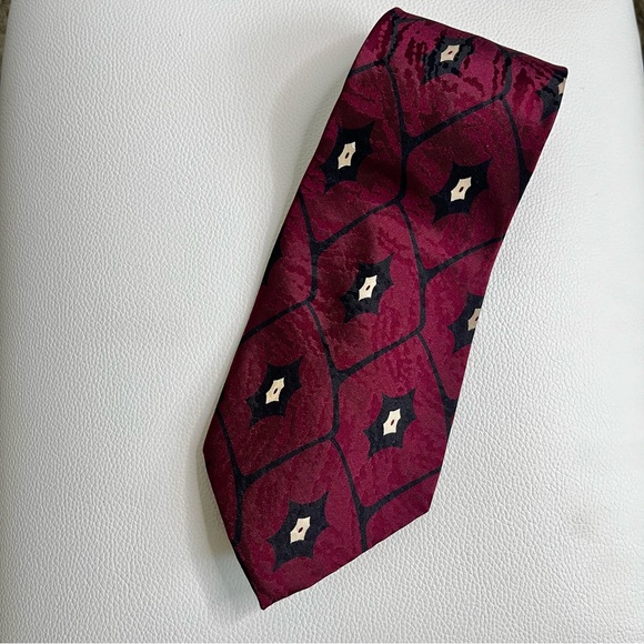 Vintage Giorgio Armani Cravatte Silk Burgundy and Black Geometric Tie - Picture 2 of 4
